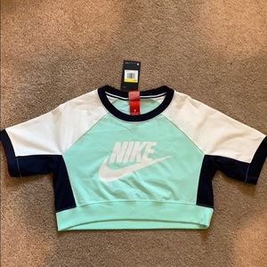 Nike Crop Tee